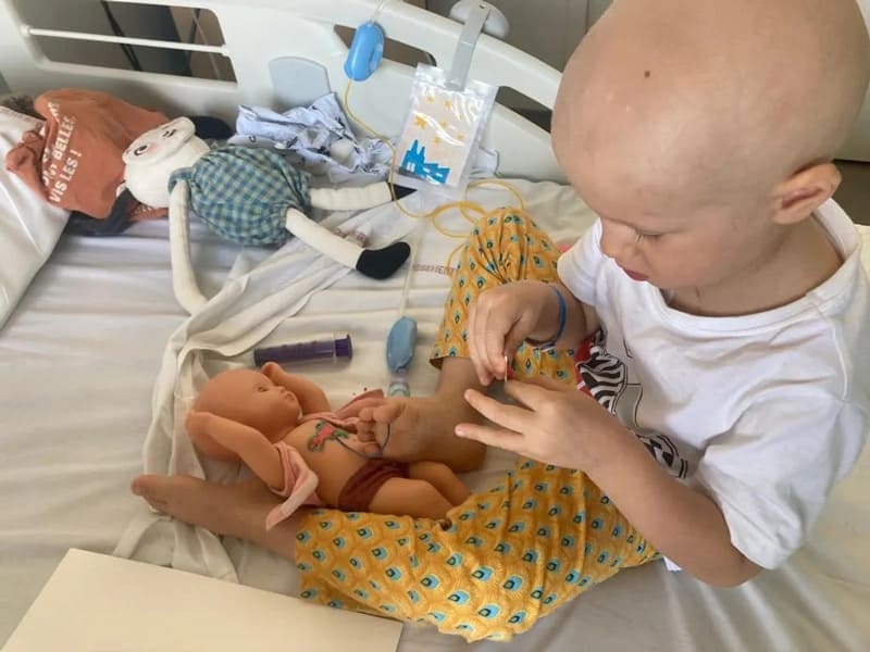 un doudou pour montrer à l'enfant où se situe le broviac